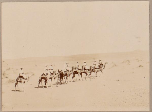 [Un convoi militaire : mission Flamand-Pein?] (Photo rare)