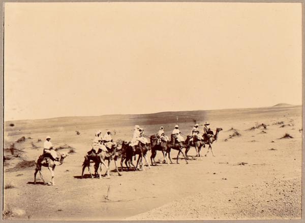 Arrivée à Miribel  [étape de la colonne du Tidikelt du commandant d'Eu le 28 février 1900]  (Photo rare)