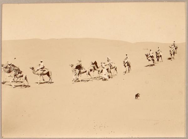 [Un convoi militaire : mission Flammand-Pein?] (Photo rare)