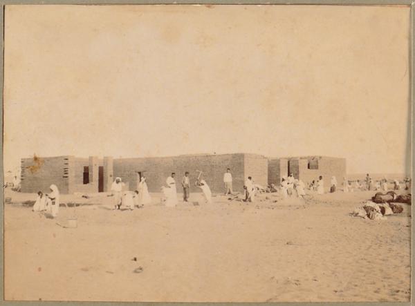 Construction du bordj à Adrar (Photo rare)