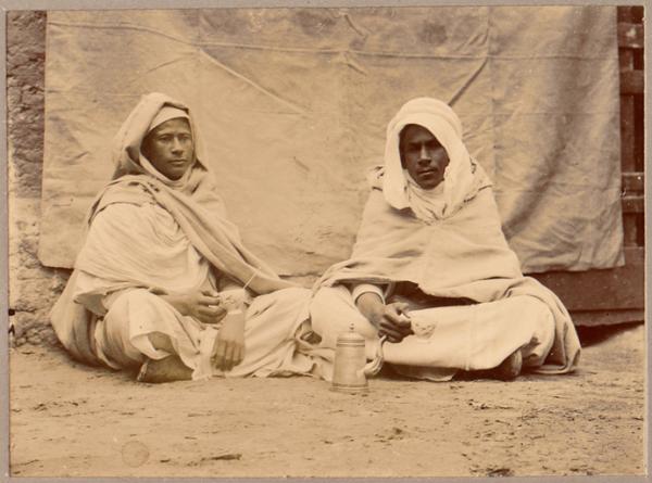 Deux employés du gouvernement (Photo rare)