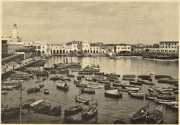 Amirauté d'Alger et ancien port. Les constructions antérieures à la conquête ont été conservées [...]. Port des Torpilleurs et Sport nautique. (Photo rare)