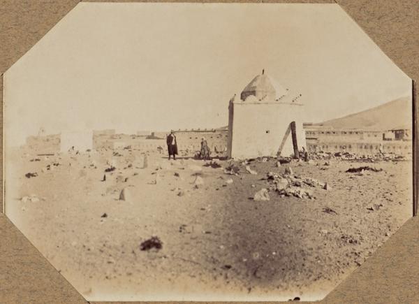 Taghit. Le cimetière indigène et la redoute (Photo rare)