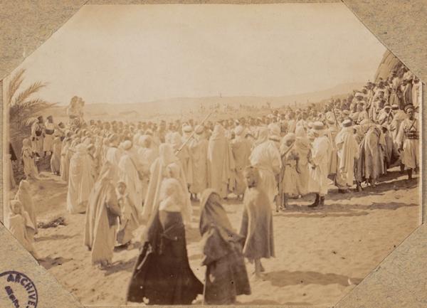 Tiout 1901. En marche militaire. La grande fantasia en l'honneur du 6e bataillon (Photo rare)