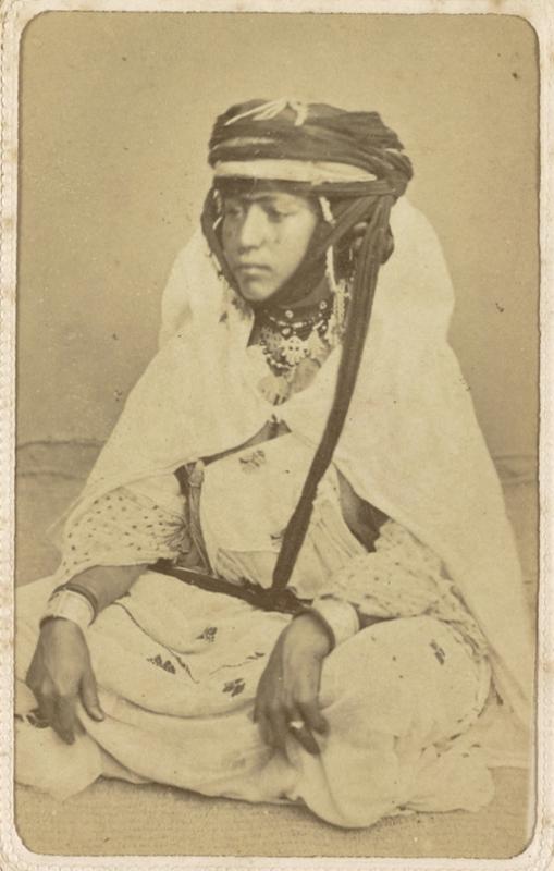 [Jeune Femme] (Photo rare)