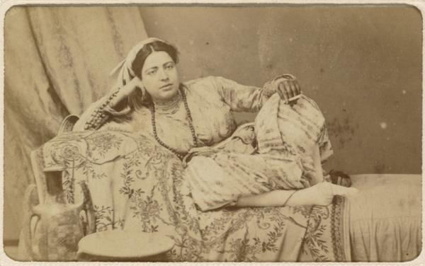 [Femme] (Photo rare)