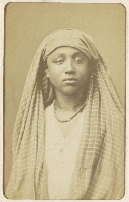 [Femme] (Photo rare)