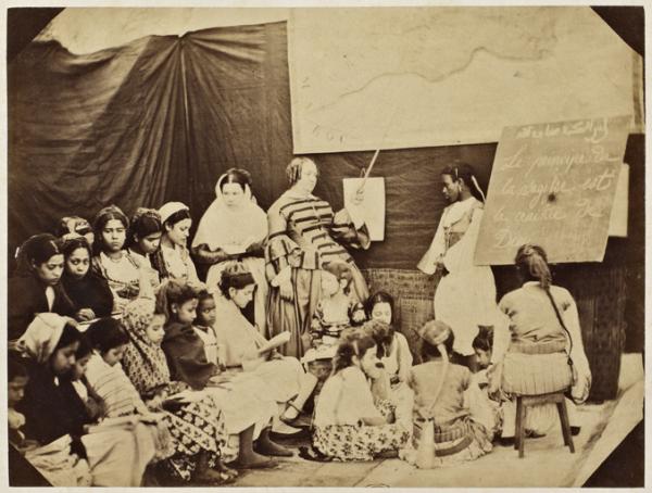 École de jeunes filles mauresques dirigée par Mme Luce  (Alger) (Photo rare)