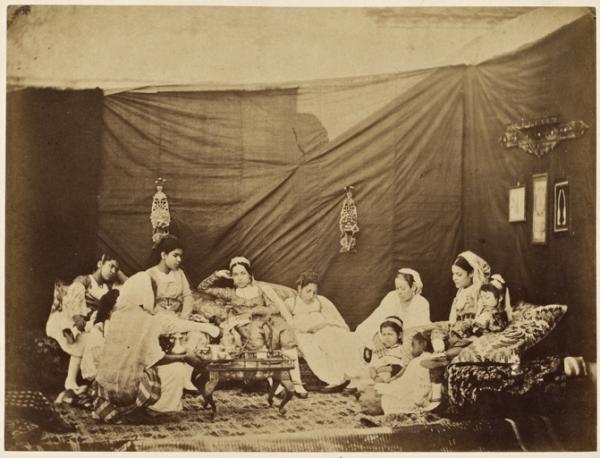 Mauresques en visite (costume d'intérieur) (Alger) (Photo rare)