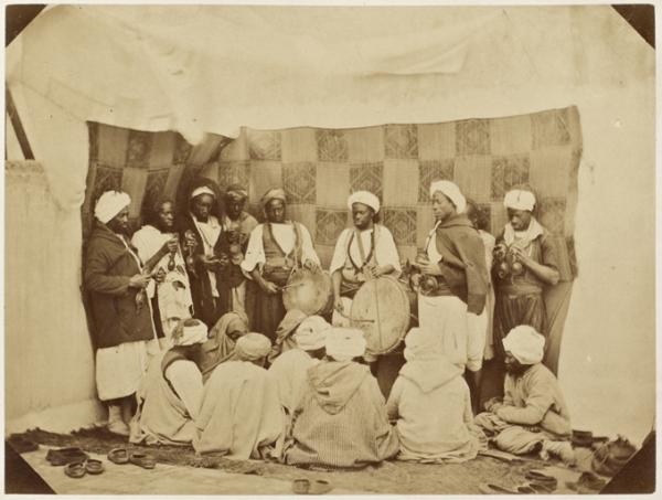 Derdeba, fête nègre, avec kérakeb et teboul  (Alger) (Photo rare)