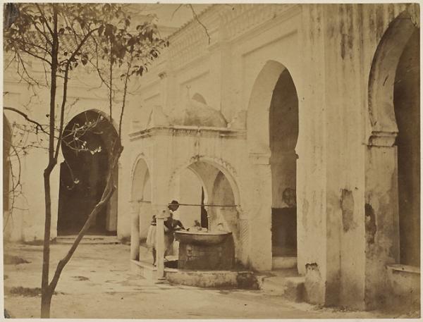 Fontaine des ablutions, cour de la Grande mosquée, (Alger) (Photo rare)