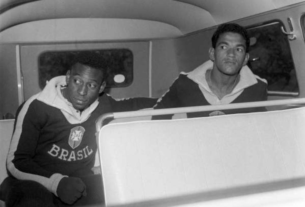 Le 18 juin 1965, la star brésilienne Pelé arrive en Algérie.