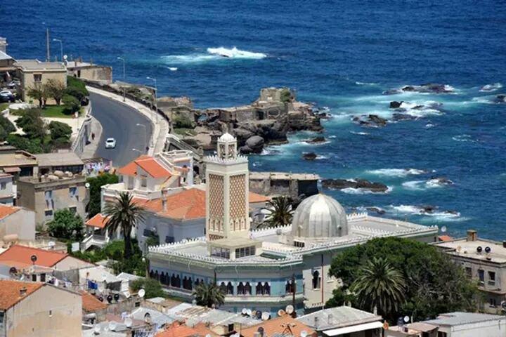 La plus petite plage d'Alger, Bouloughine.