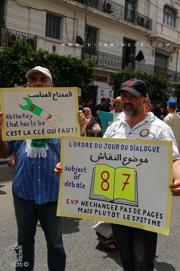 Le peuple algérien demande l'application de l'article 7 et 8 de la constitution