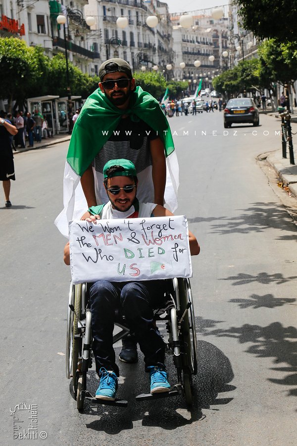 Arrivée de manifestants de diverses horizons au 20è Hirak à Alger.