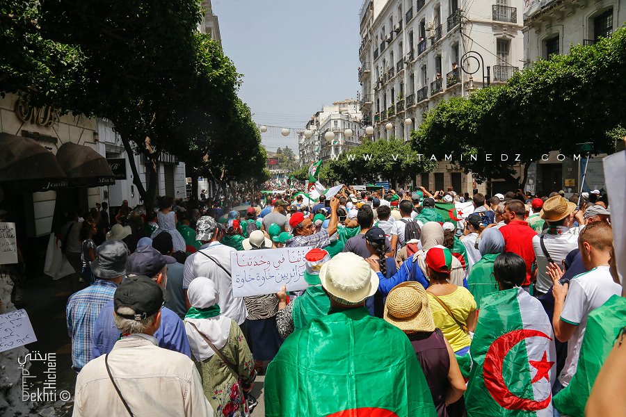 Un mode fou empruntant la Rue Didouche Mourad d'Alger un 20è Hirak coincidant avec l'indépendance du pays