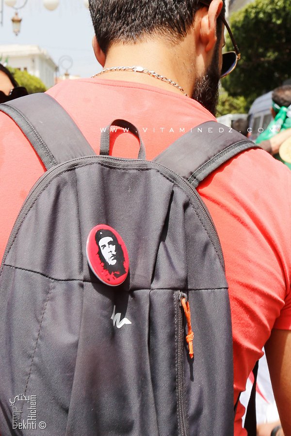 Le Che Guevara présent au Hirak d'Alger ... en pin's