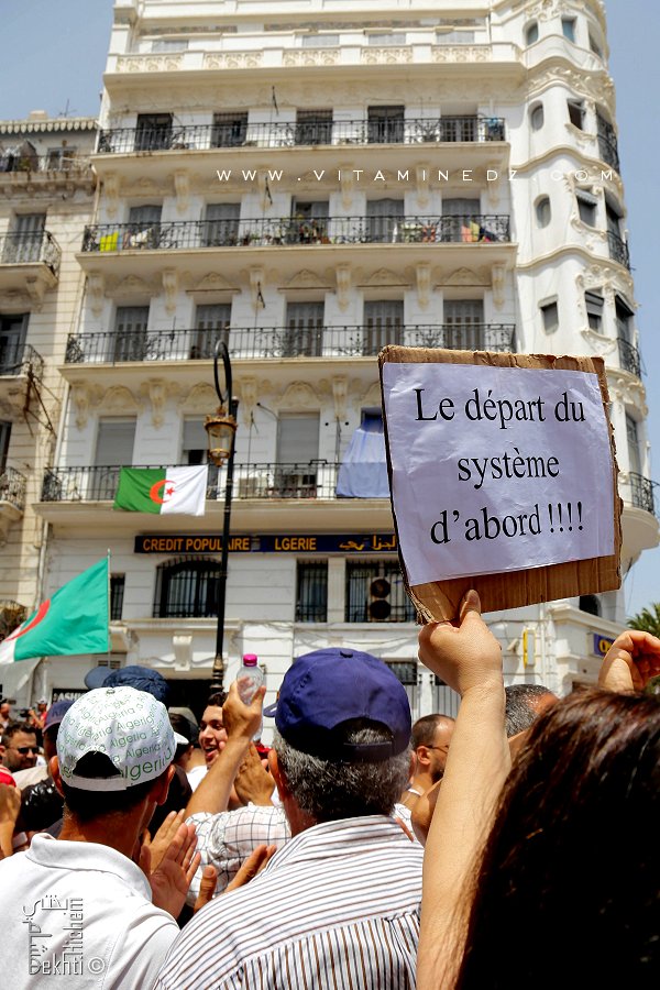 Système Dégage ... le slogan fédérateur du Hirak Algérien