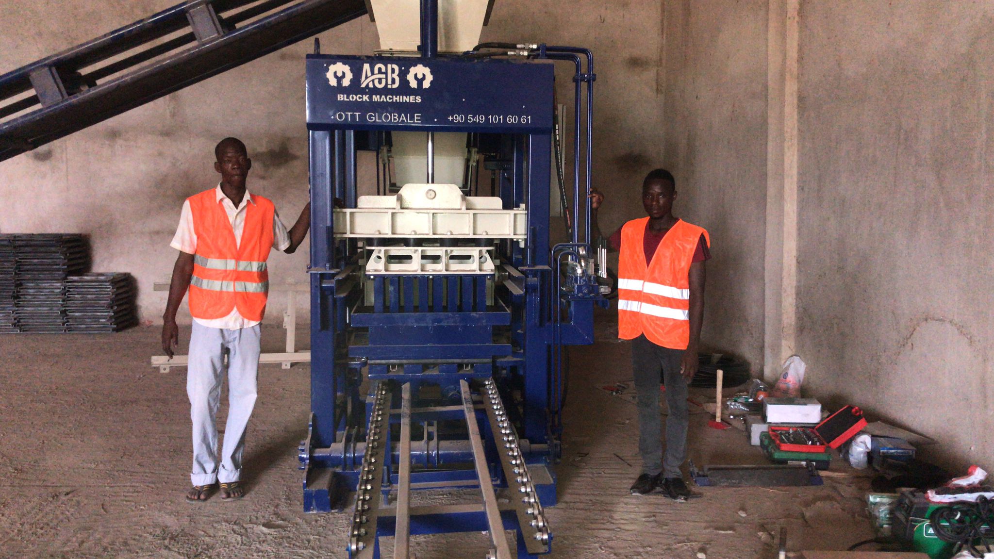pondeuse-a-parpaing-machine-de-brique-fabrication-des-blocs-beton,