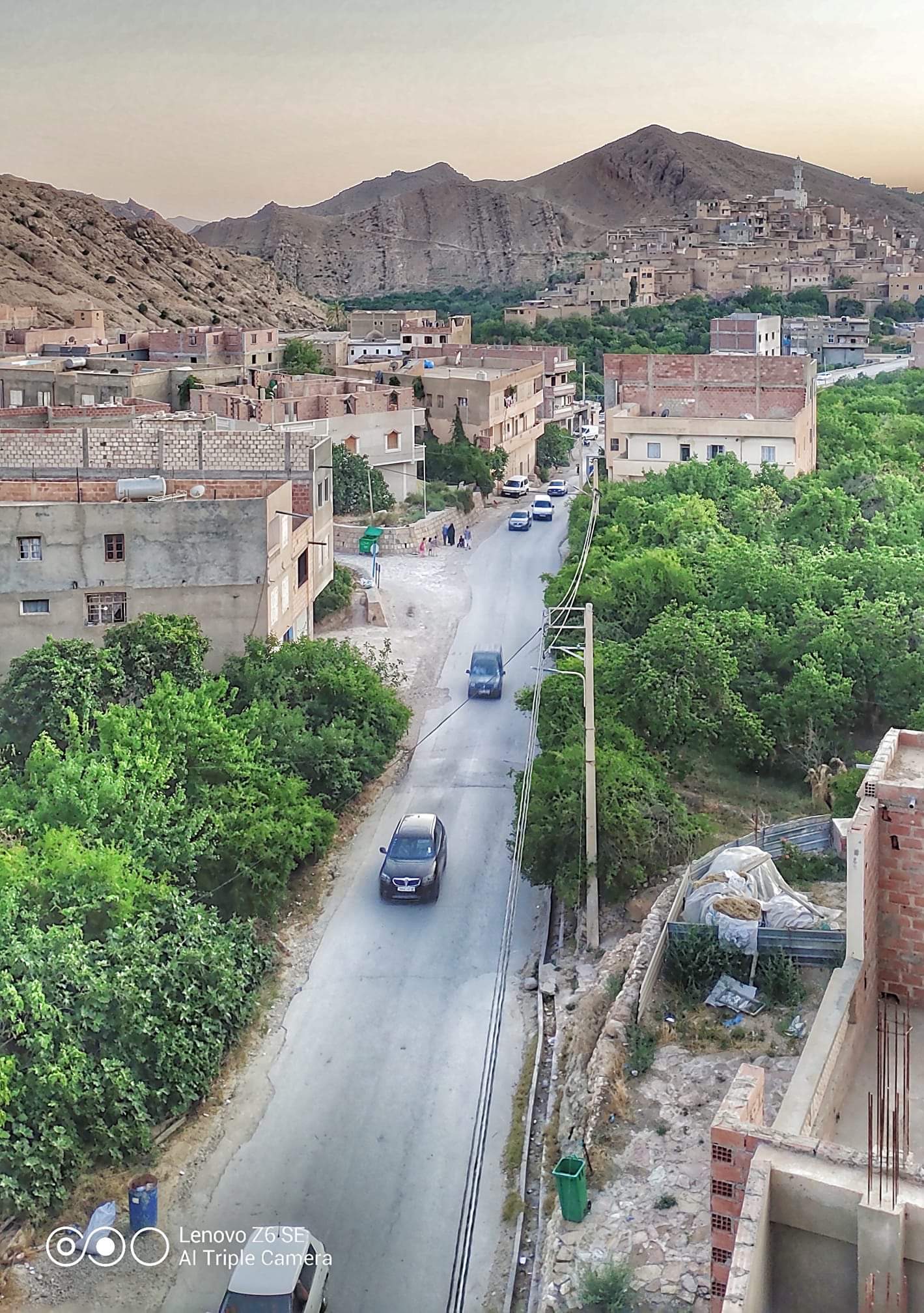 منعة بين الاصالة والحداثة