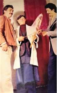 الى وليدات باب الواد بالعاصمة شكون يشفى الى بائع الحلوى من نوع خاص كانيعرفو بلى جاءلما يسمعوه وهو يزمر بصوت خاص معروف جدا فى 70 السبعينات رحمة الله عليه