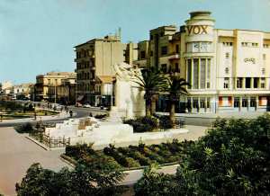 ساحة ديدوش مراد بمدينة سيدي بلعباس حوالي 1982