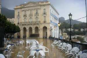 Place Gueydon ; L'immeuble de la Banque est construit en 1920.