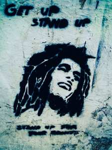 Que représente Bob Marley pour la jeunesse algérienne? « Get up, stand up, stand up for your rights »