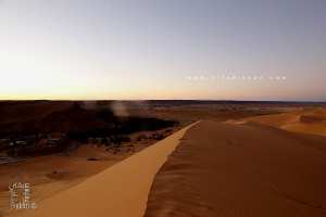 La Grande dune de Taghit supplombant la ville et le Ksar