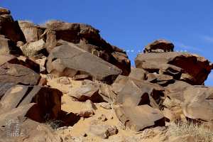 Gravures rupestres de Taghit dans un piteux état