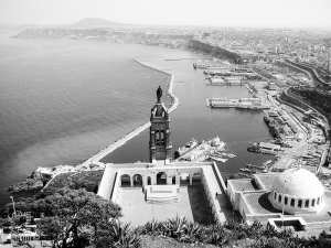 Notre Dame de Santa Cruz supplombant la ville d'Oran