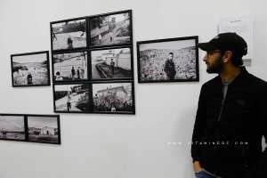 Série photographique intitulée  On attend...  de Youcef Senouss