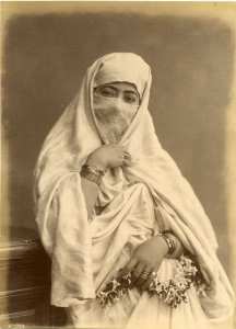 أصالة لباسنا التقليدي الجزائري ( الحايك )