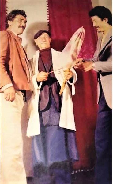 الى وليدات باب الواد بالعاصمة شكون يشفى الى بائع الحلوى من نوع خاص كانيعرفو بلى جاءلما يسمعوه وهو يزمر بصوت خاص معروف جدا فى 70 السبعينات رحمة الله عليه