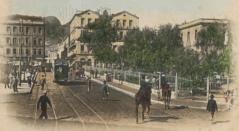 احدى ساحات مدينة وهران زمان