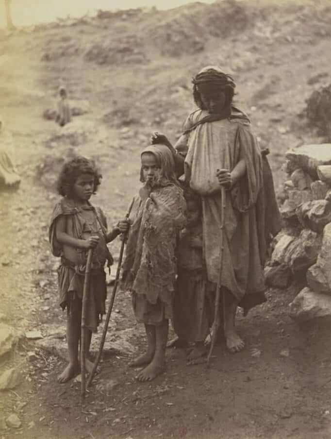 جزائريين في بداية القرن الماضي مع الاستدمار الفرنسى