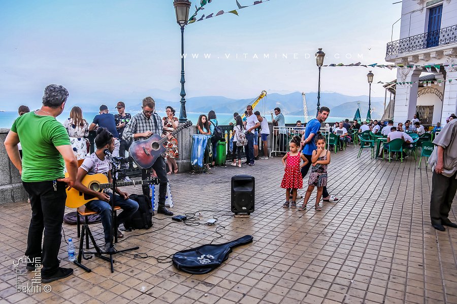 Visiter bejaia c'est faire un detour par la place Gueydon. Siroter un cafe tout en contemplant le mouvement des bateaux est un régal pour les yeux.
