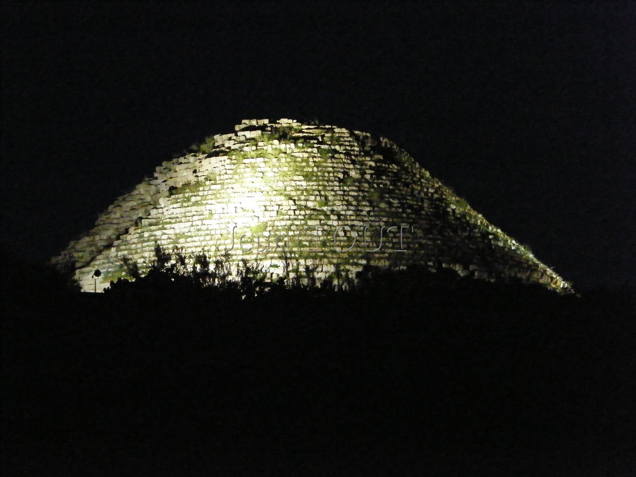Le tombeau de la chrétienne-By night