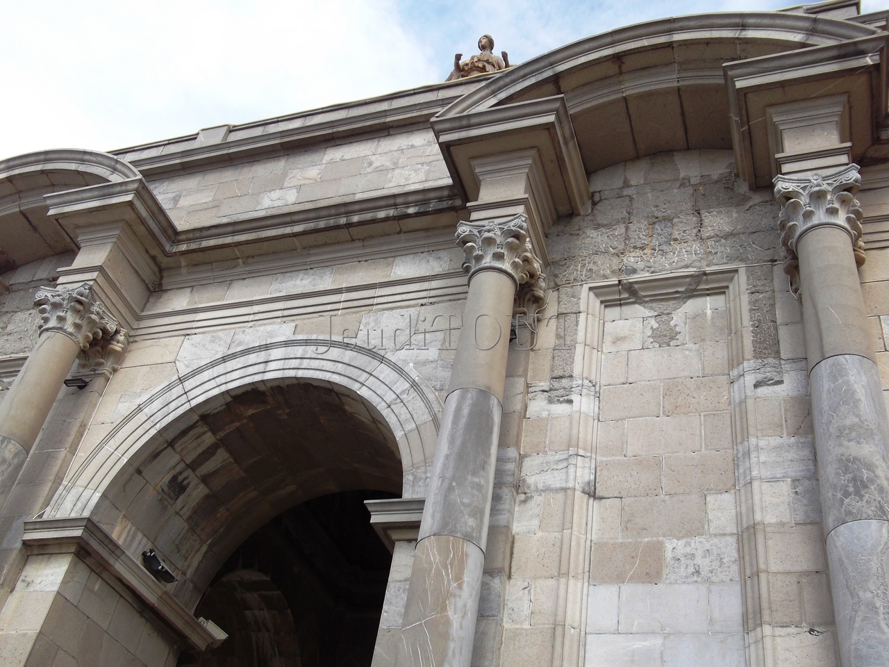 L'arc de triomphe-Le monument aux morts de Constantine