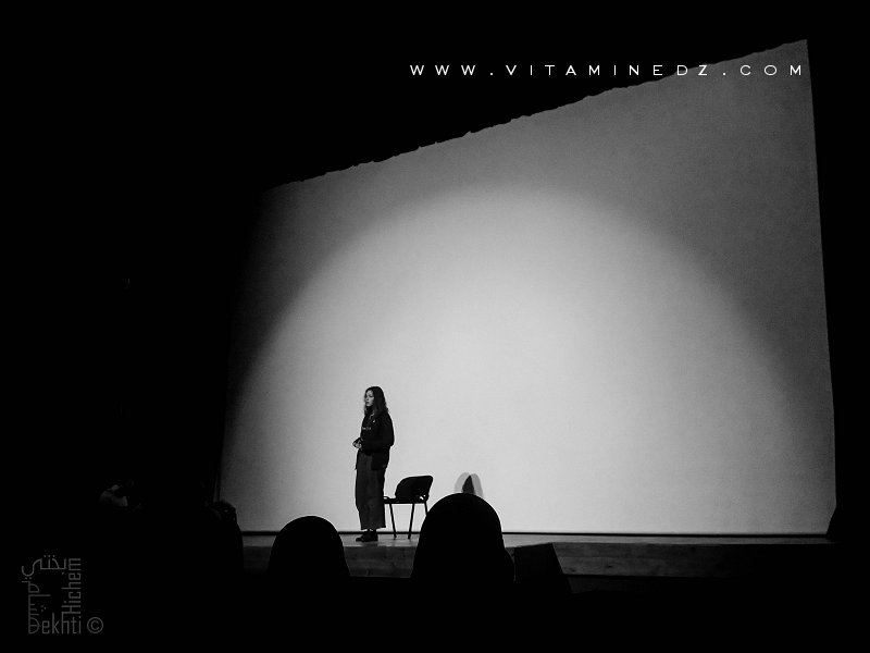 Melle Linda Ait, dans une belle prestation (monologue) sur Scène à Derb Cinéma