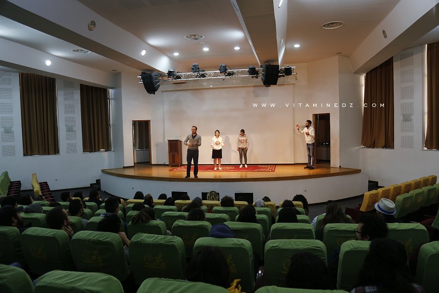 Thêatre Forum, une performance de la troupe du projet Algérie Tours et Détours animée par l'excellent Fawzi Kara.