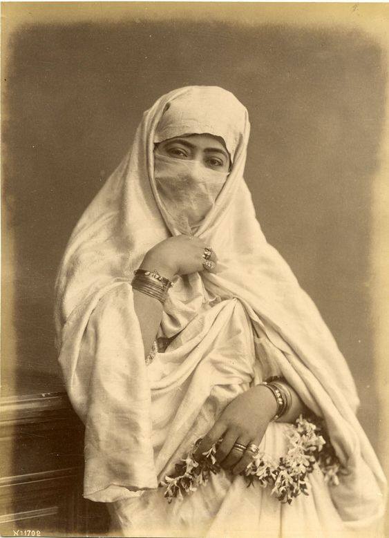 أصالة لباسنا التقليدي الجزائري ( الحايك )