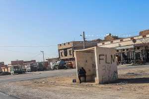 Les arrêts de bus en Algérie se suivent mais ne se ressemblent jamais ...