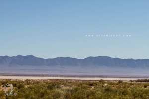 Djebel Melah 1817m (Naama) supplombant la ville et Sebkhet En Naama