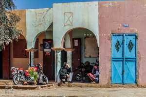 Les habitants de la ville de Assela (Arabes et berbères)