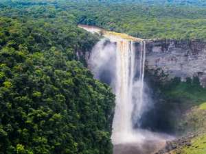 Les chutes de Kaieteur, Guyane