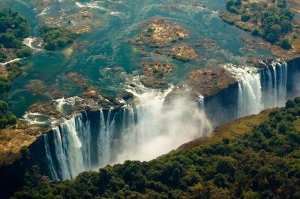 Les chutes Victoria entre la Zambie et le Zimbabwe
