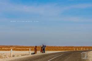 Faire de l'auto-stop en plein désert du Tinerkouk