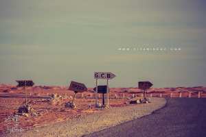 Champs pétroliers sur la route de l'Erg vers Timimoun