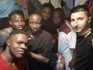 لا تنسو خاوتنا الافارقة راهم بلا عمل بسبب الكورونا و الحجر الصحي